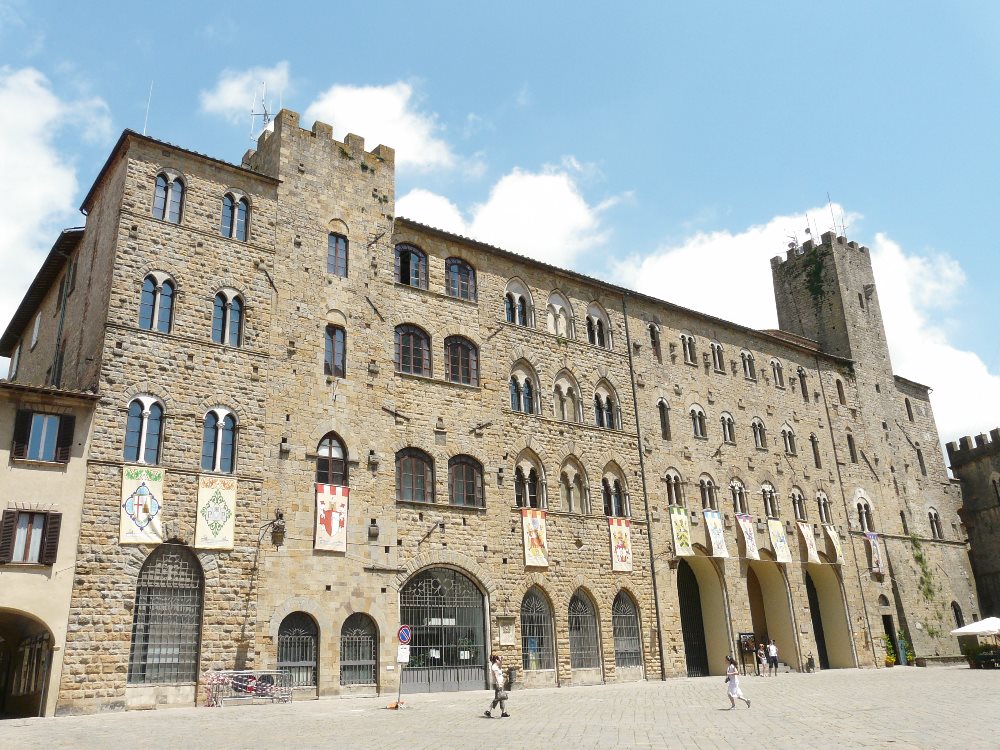 APPARTAMENTI CASE VACANZA SAN GIMIGNANO E VOLTERRA
Fra storia antica e arte