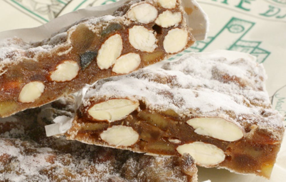 Dolci Toscani Natalizi.Vacanze In Toscana Tra I Tipici Dolci Natalizi Dal Panforte Alle Copate I Dolci Toscani Piu Famosi Per Il Natale Castel Sangimignano Vacanze